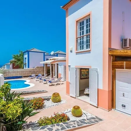 Playa De Fanabe Sleeps 6 Pool Air Con Costa Adeje (Tenerife)