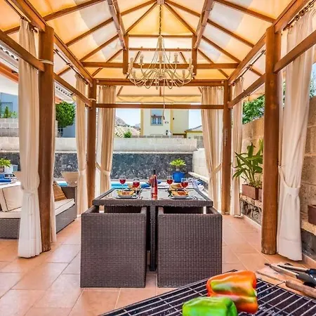Playa De Fanabe Sleeps 6 Pool Air Con Villa
